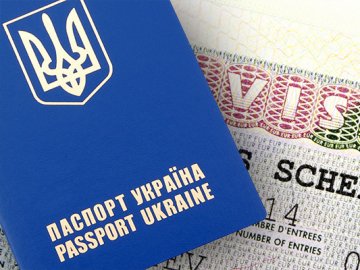 В Україні ажіотаж щодо оформлення біометричних паспортів