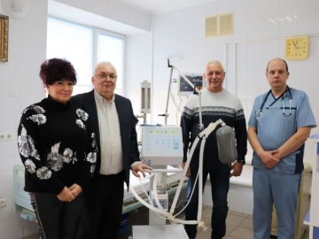 Підприємець з Волині купив для лікарні свого міста апарат штучної вентиляції легень