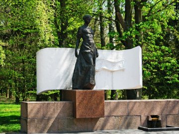 У луцькому парку біля пам’ятника Лесі Українці буде фонтан 
