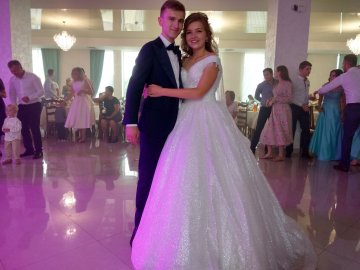 Волинський телеведучий та журналістка відгуляли весілля. ФОТО
