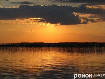 Палаюче небо: фото заходу сонця на Світязі