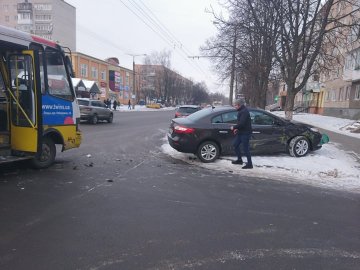 Аварія у Луцьку: Renault влетіло у маршрутку