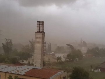 У Румунії негода вбила 8 людей, ураган «йде» на Україну