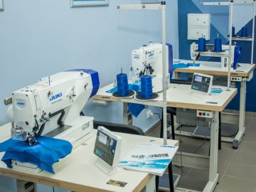 У луцькому виші відкрили унікальну Лабораторію швейної індустрії. ФОТО