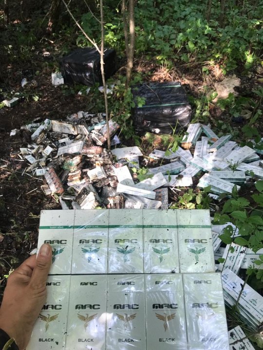 На Волині контрабандисти підпалили в лісі декілька тисяч пачок сигарет