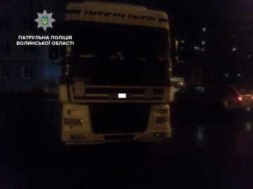 Аварія в Луцьку: нетверезий водій фурою пошкодив легковик. ФОТО