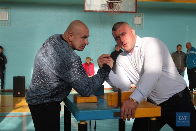 Як у Нововолинську проходив чемпіонат з армреслінгу. ФОТО