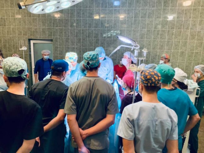 Серце і дві нирки: у львівській лікарні, яку очолив волинянин, за ніч зробили три трансплантації від одного донора