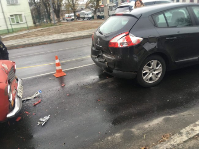 У Луцьку – аварія за участю трьох автомобілів. ФОТО
