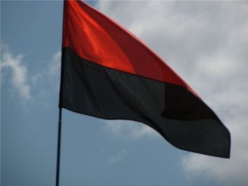 Біля мерії Луцька майорітиме червоно-чорний прапор