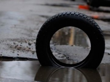 Через яму на дорозі сталася  аварія на Черкащині: загинуло двоє людей