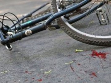 На Волині п'яний велосипедист в'їхав в бетонну електроопору: чоловік помер у лікарні