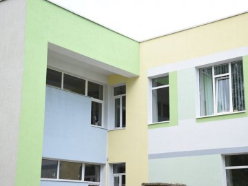 У Луцьку завершують капремонт фасаду дитячої художньої школи. ФОТО