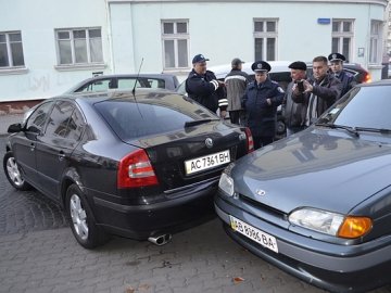 Аварія в Луцьку: дівчина пошкодила «татове авто». ФОТО
