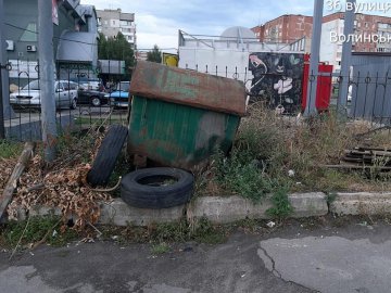 У Луцьку на автостанції влаштували сміттєзвалище. ФОТО