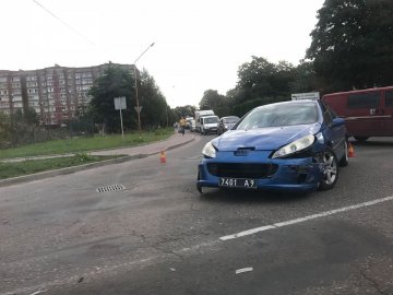 Ранкова аварія у Луцьку: на перехресті зіштовхнулися дві автівки