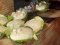 Волинянка випікає бездріжджовий хліб на листі капусти. ФОТО
