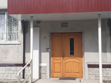 Малі камери для засуджених та відсутність охорони: перевірили Нововолинський міський суд 