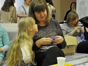 «Жінка - це любов»: у Луцьку відбувся вечір для мам та особливих доньок