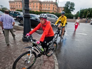Луцьк: водії авто просять велосипедистів не бути «андонами»