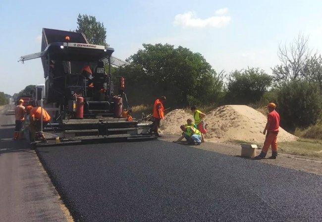 На Волині через ремонт дороги частково обмежили рух транспорту. ФОТО