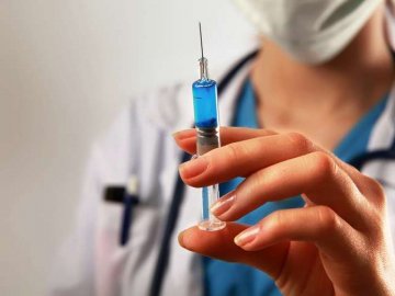 Волинські лікарі розвінчали міфи про вакцинацію