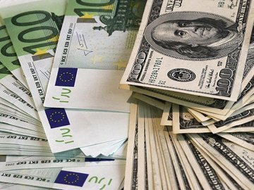 Курс валют у Луцьку на 24 лютого: долар і євро знову подешевшали