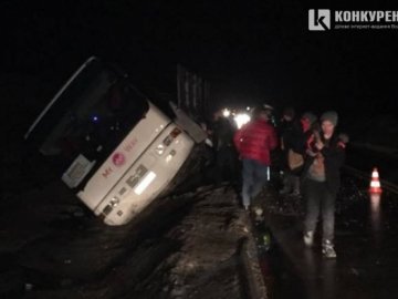 «Пригоди» автобуса з волинянами: страх на митниці та аварія в Польщі