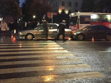 Аварія у Луцьку: зіткнулись дві BMW