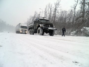 Україну засипає снігом, півтори сотні сіл – без світла