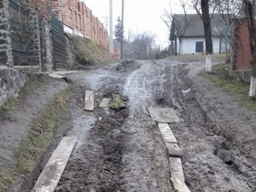 «Люди змушені в буквальному сенсі перепливати вулиці», - про дороги у Володимирі