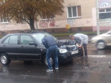 ДТП у Луцьку: автомобілі зіткнулись на пішоходному переході. ФОТО