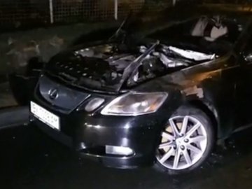 У Києві поблизу будинку вибухнула припаркована автівка. ВІДЕО