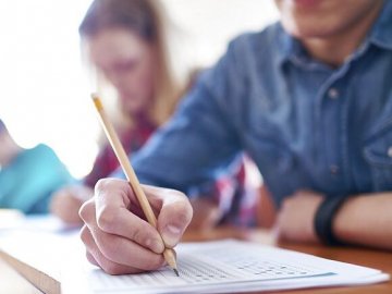 Зеленський підписав закон про скасування ДПА для учнів 11-х класів