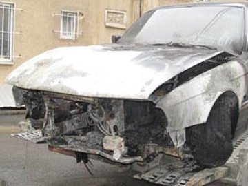 Спалили авто чиновнику мерії Ужгорода. ФОТО