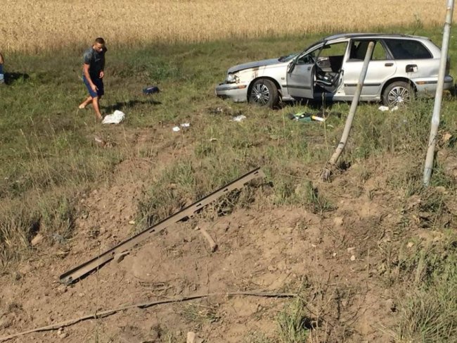 На Волині автомобіль злетів з дороги: загинув чоловік. ФОТО