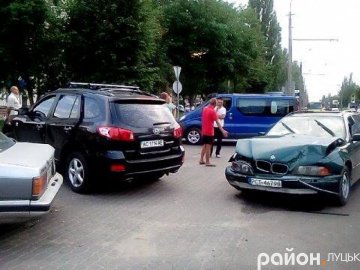 У Луцьку – аварія за участю трьох авто