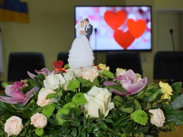 День Валентина у луцькому ЦНАПі. ФОТО