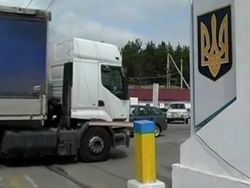 Українець віз через кордон камери відеоспостережня. ФОТО