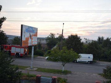 Ранкова пожежа в Луцьку: серія вибухів, а потім чорний дим. ВІДЕО