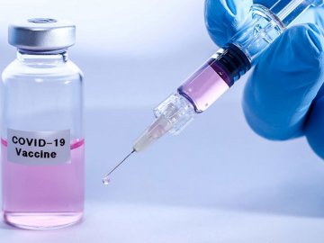 У Польщі хочуть безкоштовно вакцинувати від Covid-19 українців, які перебувають у країні