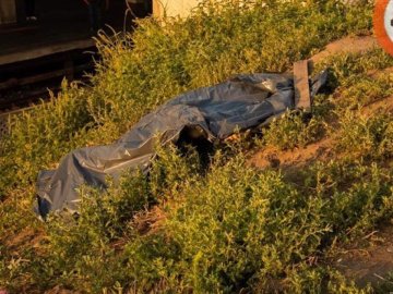 У Києві поблизу метро виявили тіло чоловіка. ФОТО. ВІДЕО
