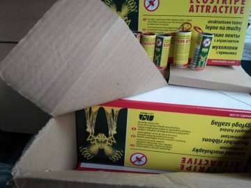 В Устилузі затримали 20 ящиків липучок для мух «для особистого використання»
