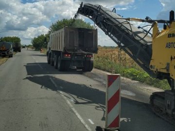 На об’їзді Володимира-Волинського ремонтують дорогу
