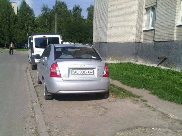 У Луцьку штрафують «автоандонів», які паркуються в дворах
