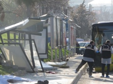 У Туреччині автобус врізався в зупинку: є загиблі і травмовані