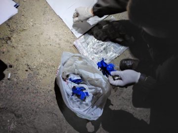 У Луцьку на пошті затримали 20-річного хлопця з кілограмом наркотиків. ФОТО