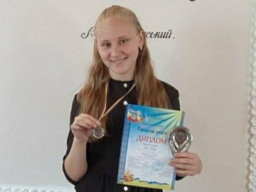 Школярка з Волині здобула перемогу у конкурсі патріотичної пісні