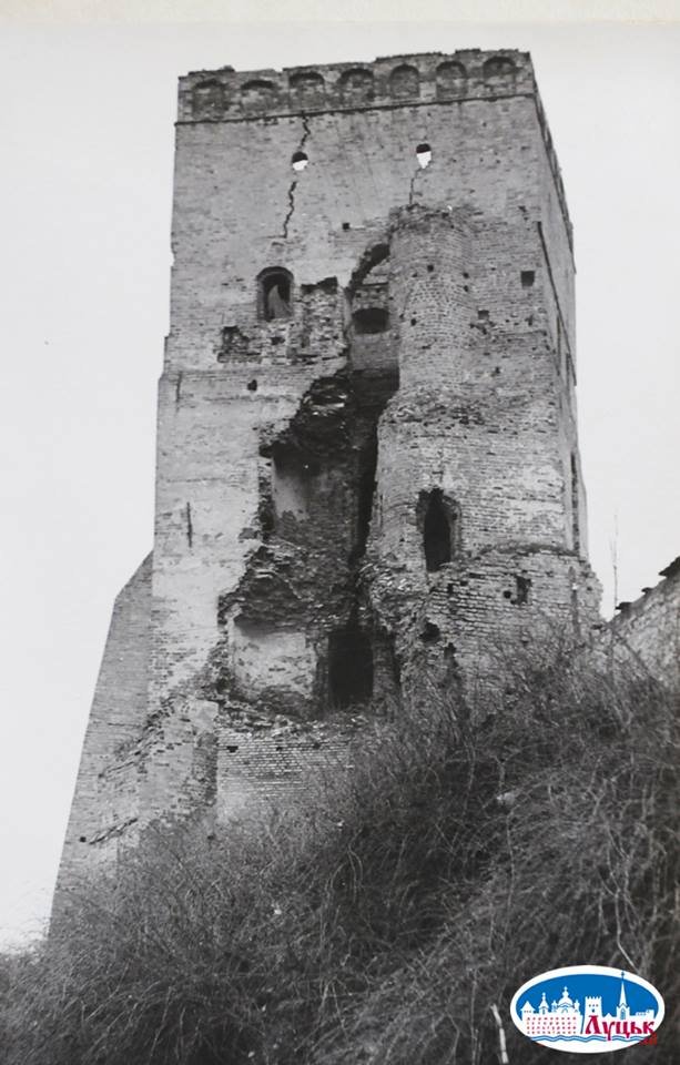 У мережі показали, як виглядала В'їзна вежа Луцького замку до реставрації. ФОТО