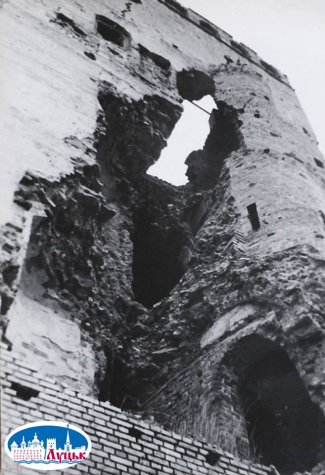 У мережі показали, як виглядала В'їзна вежа Луцького замку до реставрації. ФОТО